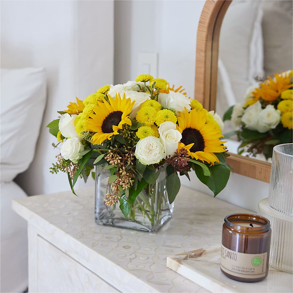 Luminous Morning Bouquet – MC INERNEY'S FLOWER SHOP & GREENHOUSE, Middletown CT