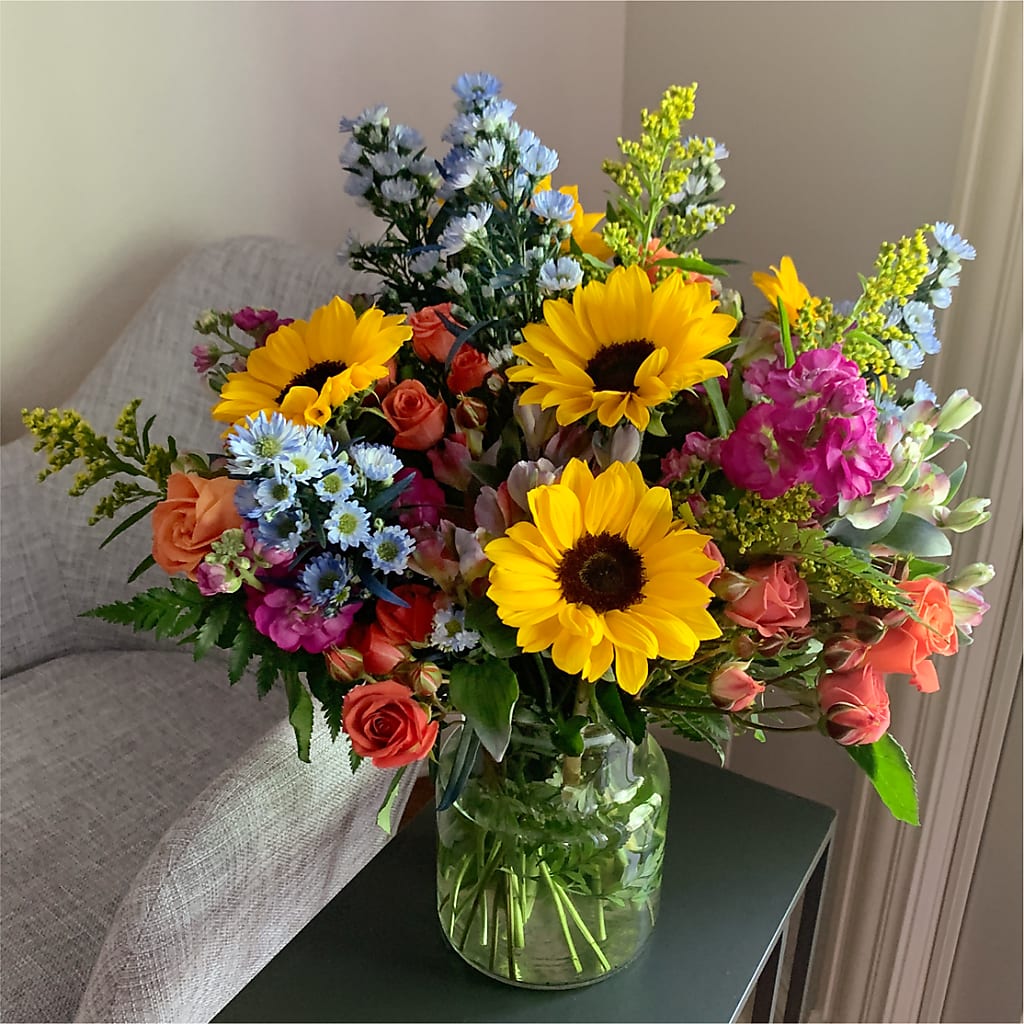 Rays of Life Bouquet – MC INERNEY'S FLOWER SHOP & GREENHOUSE, Middletown CT